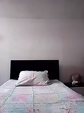 Cameron puppy online show from 10-09-25, 04:29