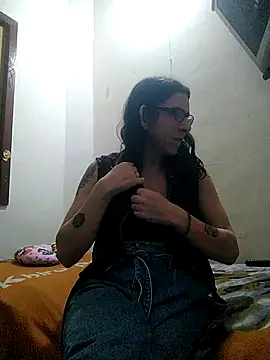 Snapshot of Cameron_puppy chatting on 02-16-26, 05:17 Cameron puppy online show from 02-16-26, 05:17