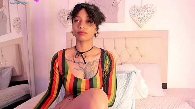Snapshot of daiana_curly chatting on 02-22-25, 07:47 daiana curly online show from 02-22-25, 07:47