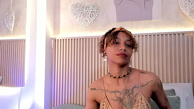 Snapshot of daiana_curly chatting on 09-10-25, 07:46 daiana curly online show from 09-10-25, 07:46