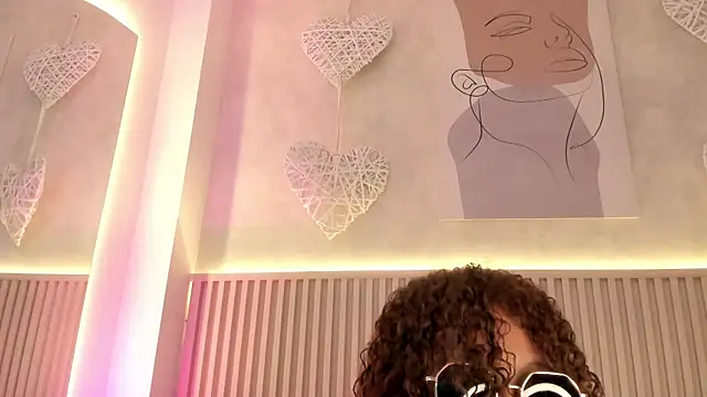 daiana curly online show from 06-25-26, 08:25