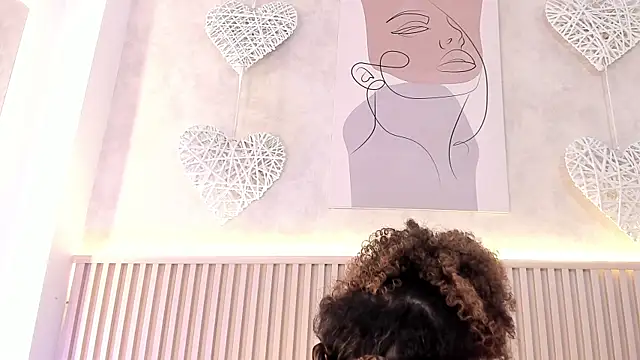 Snapshot of daiana_curly chatting on 09-21-25, 07:41 daiana curly online show from 09-21-25, 07:41