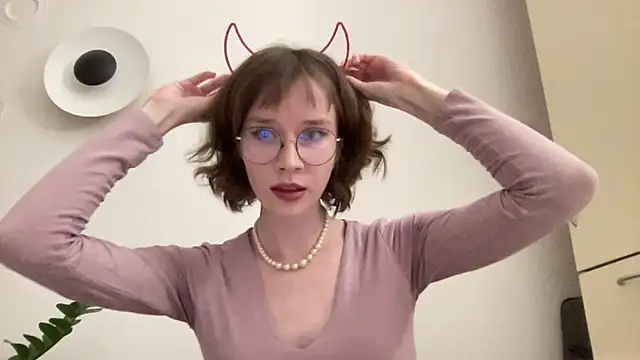 Snapshot of ms_christiana chatting on 05-12-26, 06:14 ms christiana online show from 05-12-26, 06:14