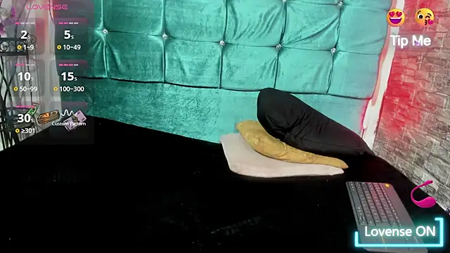 Snapshot of Cloee66 chatting on 01-08-26, 01:50 Cloee66 online show from 01-08-26, 01:50