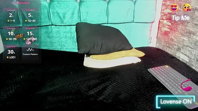 Snapshot of Cloee66 chatting on 01-09-26, 03:30 Cloee66 online show from 01-09-26, 03:30