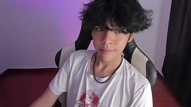 Snapshot of Alan26_ chatting on 01-18-25, 02:03 Alan26 online show from 01-18-25, 02:03