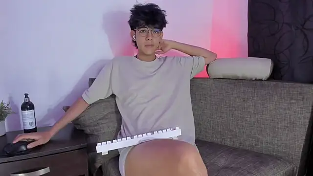 Snapshot of Alan26_ chatting on 03-15-25, 09:16 Alan26 online show from 03-15-25, 09:16