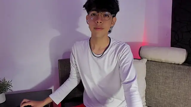 Snapshot of Alan26_ chatting on 03-11-25, 04:07 Alan26 online show from 03-11-25, 04:07