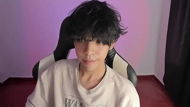 Snapshot of Alan26_ chatting on 01-16-25, 12:45 Alan26 online show from 01-16-25, 12:45