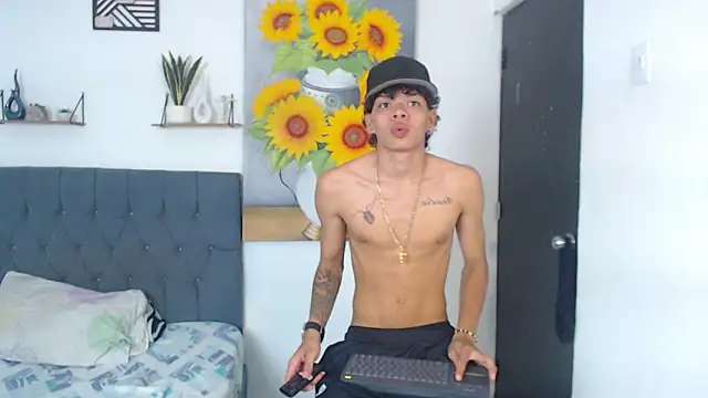 Snapshot of Harry_jhonsson chatting on 05-08-26, 12:47 Harry jhonsson online show from 05-08-26, 12:47
