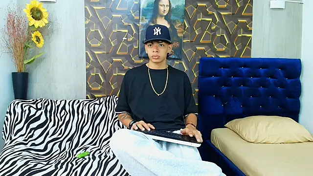 Snapshot of Harry_jhonsson chatting on 04-29-26, 09:32 Harry jhonsson online show from 04-29-26, 09:32