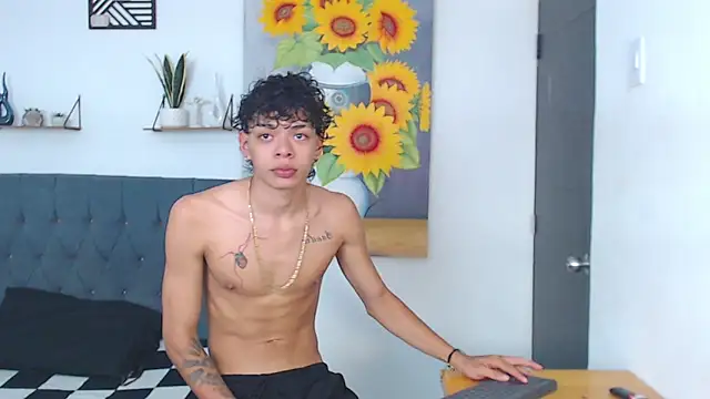 Snapshot of Harry_jhonsson chatting on 05-04-26, 10:01 Harry jhonsson online show from 05-04-26, 10:01