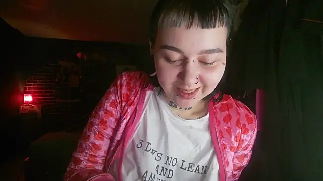 Snapshot of MoorderxDoll chatting on 01-06-25, 09:32 MoorderxDoll online show from 01-06-25, 09:32