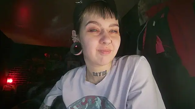 Snapshot of MoorderxDoll chatting on 03-02-25, 11:09 MoorderxDoll online show from 03-02-25, 11:09