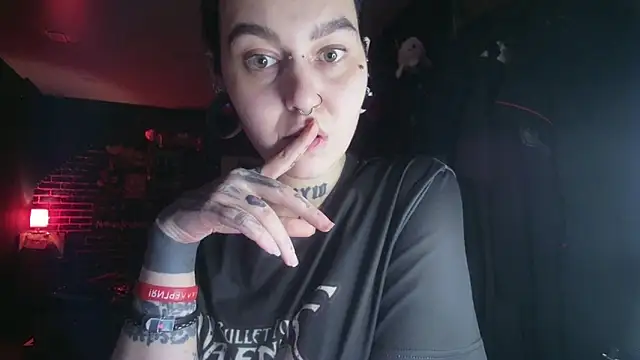 Snapshot of MoorderxDoll chatting on 02-15-25, 12:15 MoorderxDoll online show from 02-15-25, 12:15