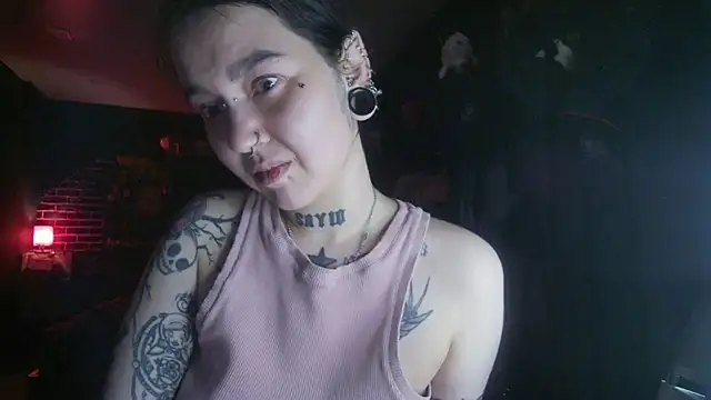 Snapshot of MoorderxDoll chatting on 02-16-25, 11:39 MoorderxDoll online show from 02-16-25, 11:39