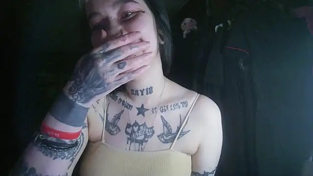 Snapshot of MoorderxDoll chatting on 02-04-25, 09:10 MoorderxDoll online show from 02-04-25, 09:10