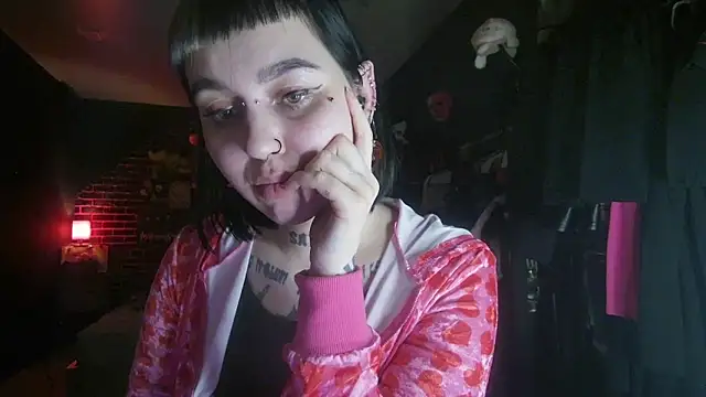 Snapshot of MoorderxDoll chatting on 12-30-24, 10:34 MoorderxDoll online show from 12-30-24, 10:34