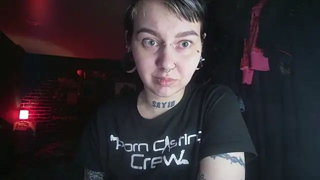 Snapshot of MoorderxDoll chatting on 03-16-25, 12:11 MoorderxDoll online show from 03-16-25, 12:11