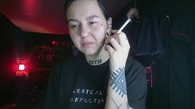 Snapshot of MoorderxDoll chatting on 12-06-24, 01:02 MoorderxDoll online show from 12-06-24, 01:02