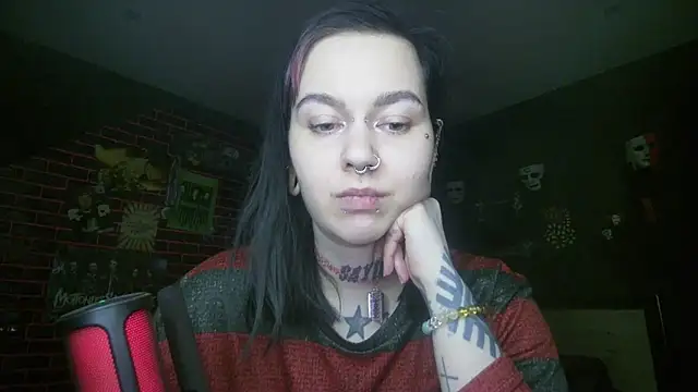 Snapshot of MoorderxDoll chatting on 10-05-25, 07:37 MoorderxDoll online show from 10-05-25, 07:37