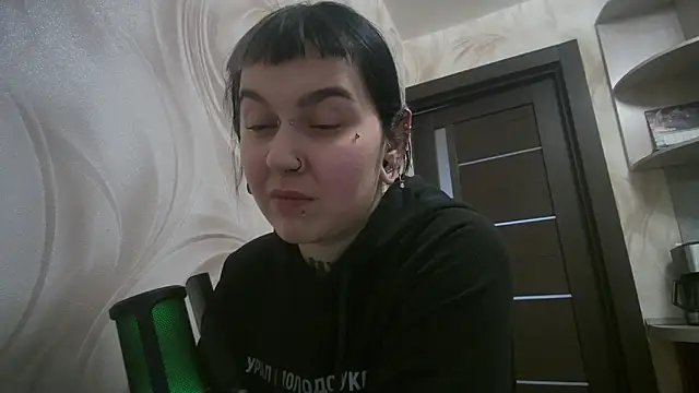 Snapshot of MoorderxDoll chatting on 12-23-24, 10:55 MoorderxDoll online show from 12-23-24, 10:55