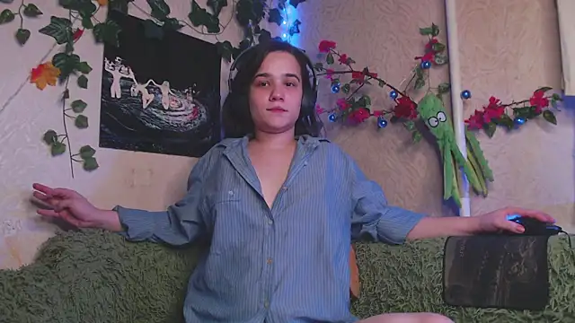 Tiny Witch online show from 11-04-25, 10:13