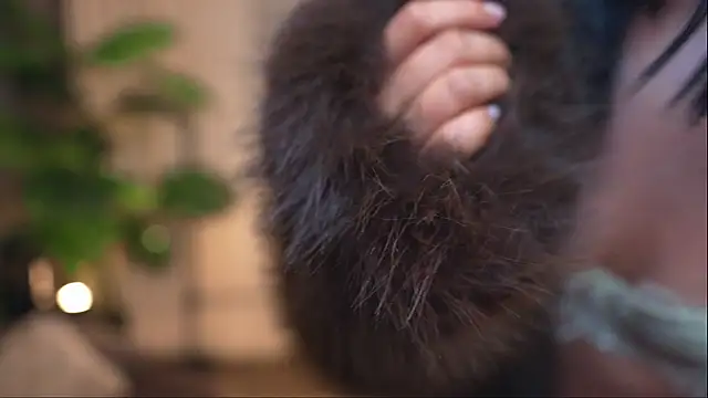 Miss beee online show from 11-25-25, 11:59