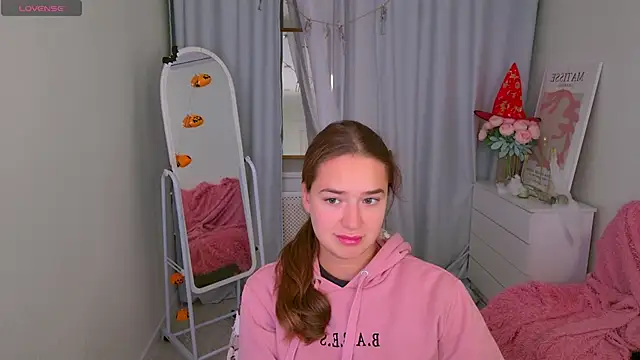 LovelyJessie online show from 10-27-25, 01:45