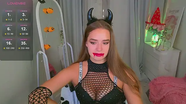 LovelyJessie online show from 10-31-25, 01:41