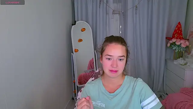 LovelyJessie online show from 10-26-25, 01:44