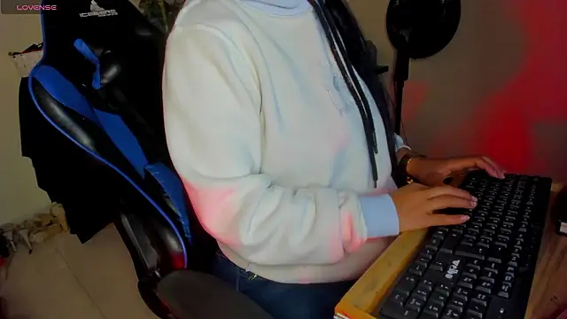 scarlet-kennedy98 online show from 02-17-26, 05:43