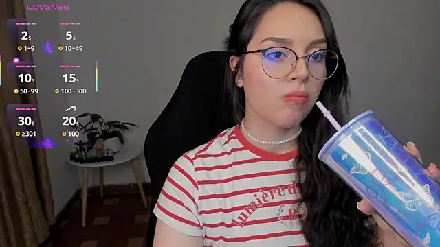 Snapshot of anaveleeez chatting on 02-13-25, 01:50 anaveleeez online show from 02-13-25, 01:50