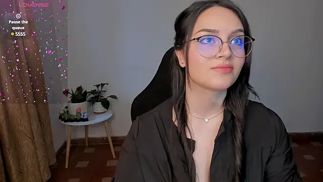 Snapshot of anaveleeez chatting on 12-31-24, 03:09 anaveleeez online show from 12-31-24, 03:09