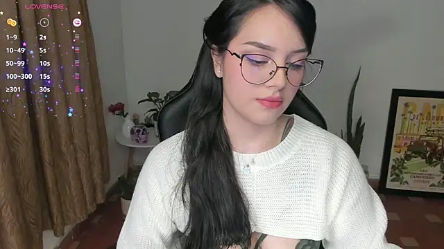 Snapshot of anaveleeez chatting on 10-11-25, 02:12 anaveleeez online show from 10-11-25, 02:12