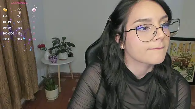 Snapshot of anaveleeez chatting on 10-15-25, 02:21 anaveleeez online show from 10-15-25, 02:21