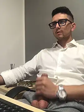 Snapshot of masterboss_ chatting on 06-19-26, 12:11 masterboss online show from 06-19-26, 12:11