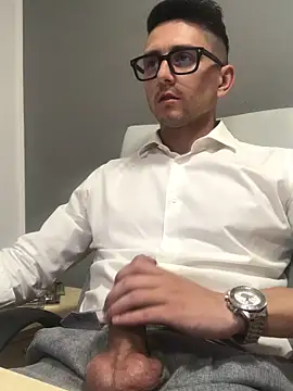 Snapshot of masterboss_ chatting on 06-15-26, 11:43 masterboss online show from 06-15-26, 11:43