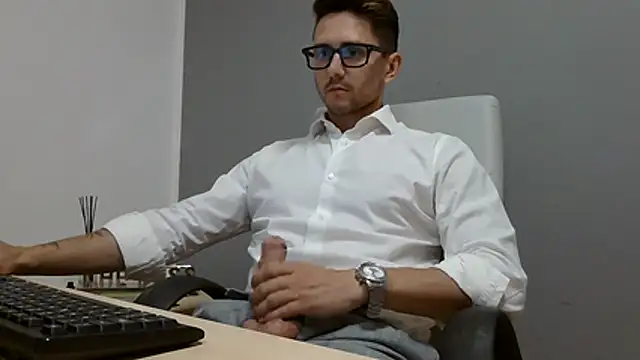 Snapshot of masterboss_ chatting on 07-13-26, 11:31 masterboss online show from 07-13-26, 11:31