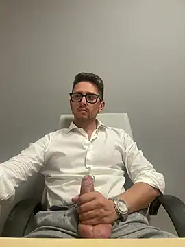 Snapshot of masterboss_ chatting on 07-17-26, 11:40 masterboss online show from 07-17-26, 11:40