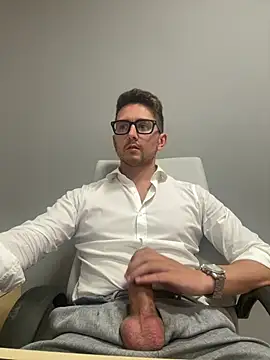 Snapshot of masterboss_ chatting on 07-16-26, 11:40 masterboss online show from 07-16-26, 11:40