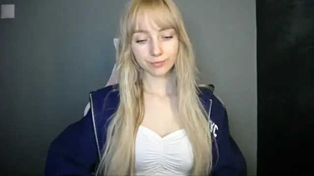 LuciaYoung online show from 04-12-26, 06:33