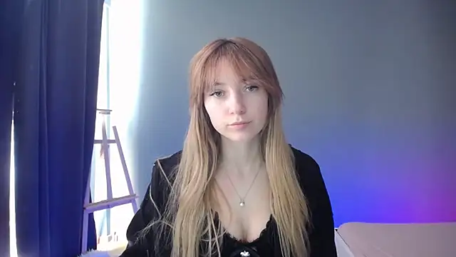 Snapshot of LuciaYoung chatting on 03-08-25, 09:50 LuciaYoung online show from 03-08-25, 09:50