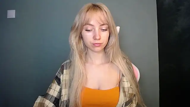 LuciaYoung online show from 04-20-26, 12:30