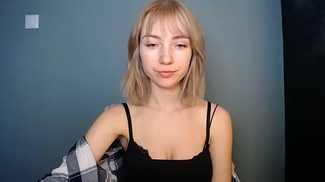 LuciaYoung online show from 02-15-26, 01:21