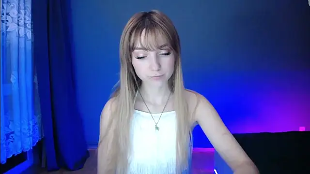 Snapshot of LuciaYoung chatting on 03-01-25, 07:26 LuciaYoung online show from 03-01-25, 07:26