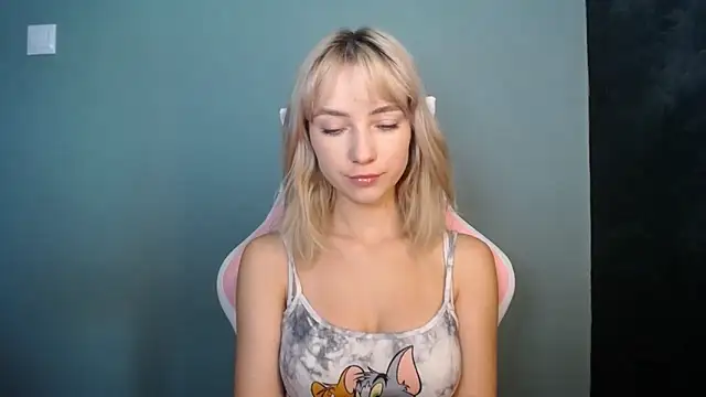 LuciaYoung online show from 06-20-26, 12:21