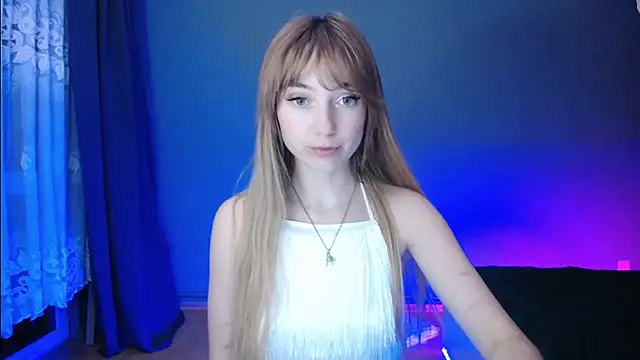 Snapshot of LuciaYoung chatting on 03-01-25, 10:31 LuciaYoung online show from 03-01-25, 10:31