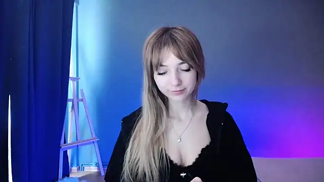 Snapshot of LuciaYoung chatting on 03-08-25, 06:32 LuciaYoung online show from 03-08-25, 06:32