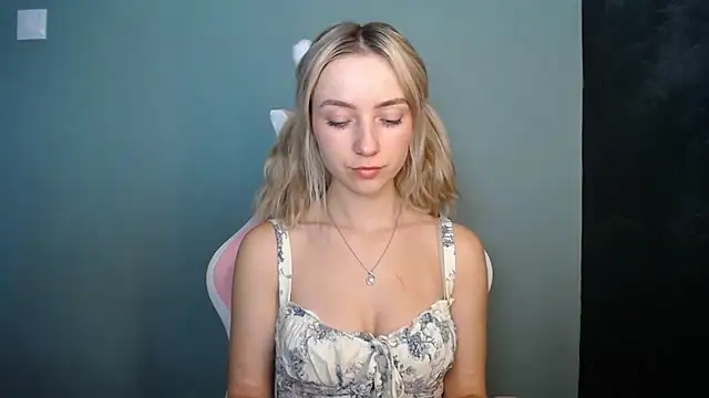 LuciaYoung online show from 07-08-26, 12:17